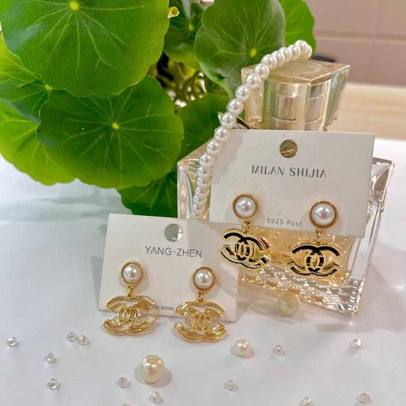 Chanel Pearl Earring